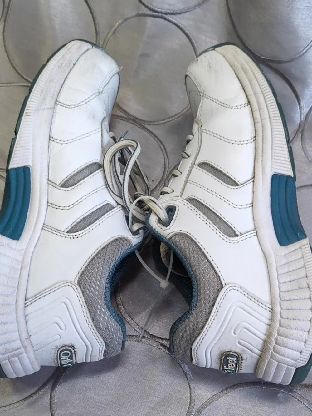 Women’s White and Teal Lace-Up Athletic Sneakers Women's Size 7 AB